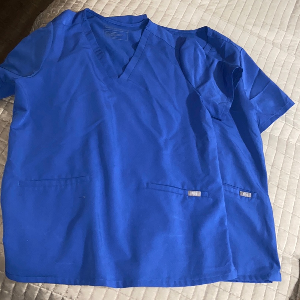 Figs scrub top sz large